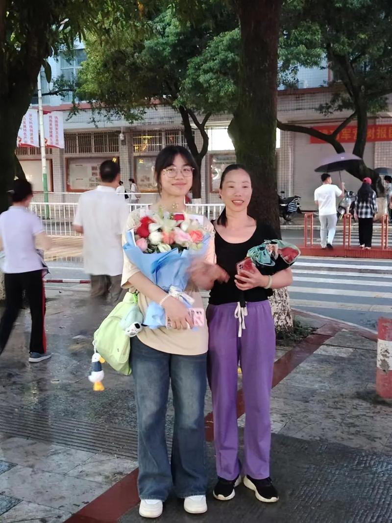 高考结束集体找妈妈,高考后和老妈准备回家